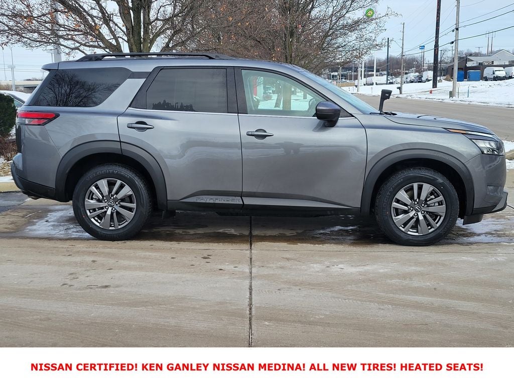2025 Nissan Pathfinder SV