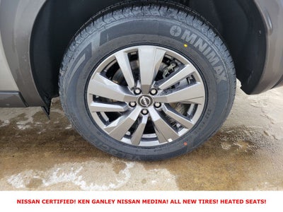 2025 Nissan Pathfinder SV