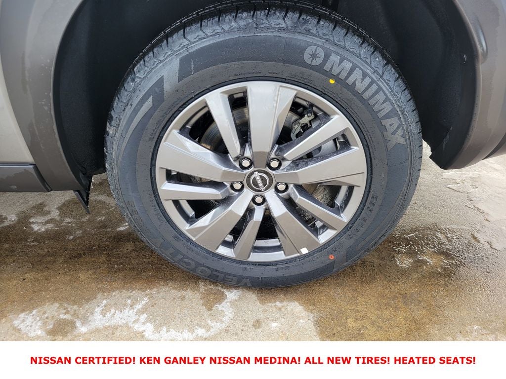 2025 Nissan Pathfinder SV