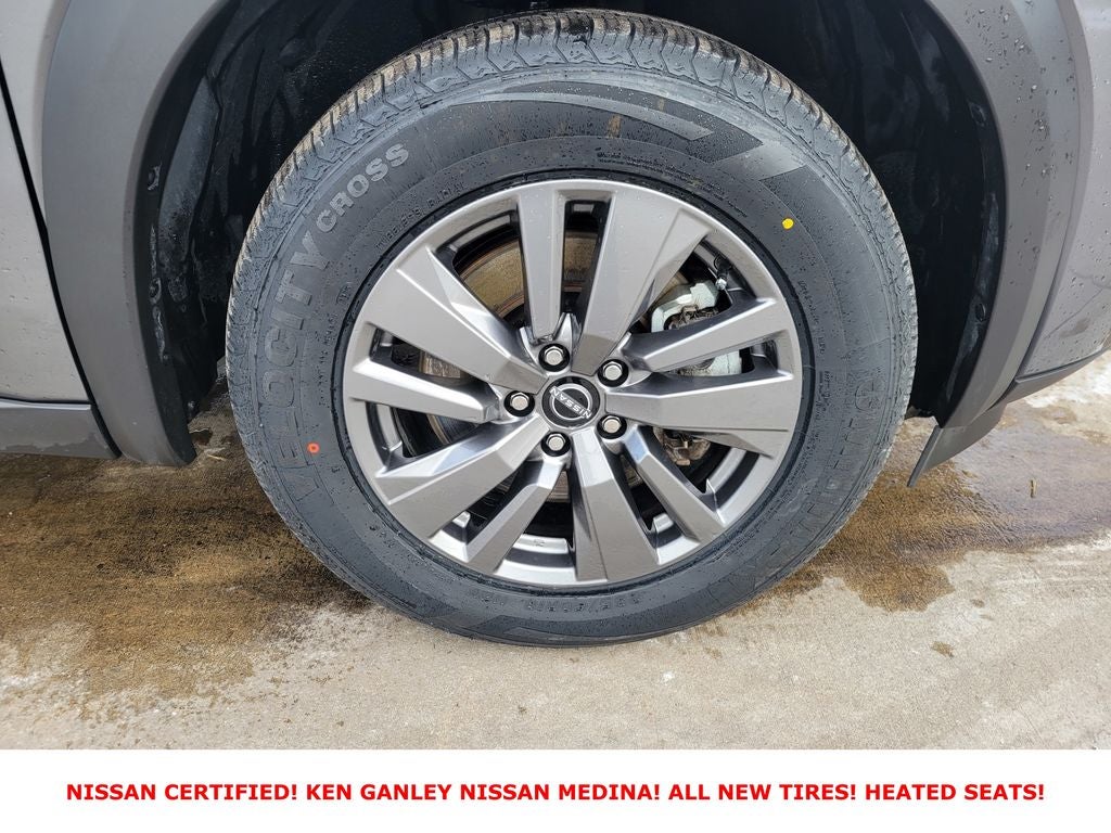 2025 Nissan Pathfinder SV