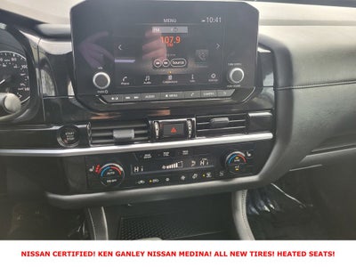 2025 Nissan Pathfinder SV