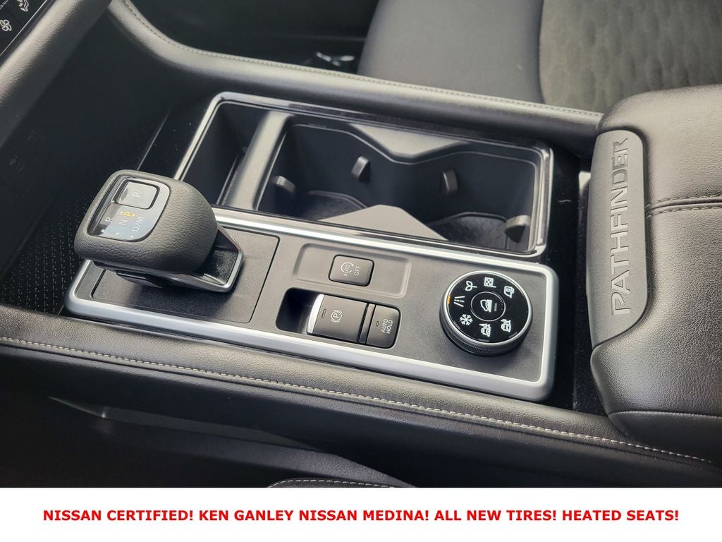 2025 Nissan Pathfinder SV