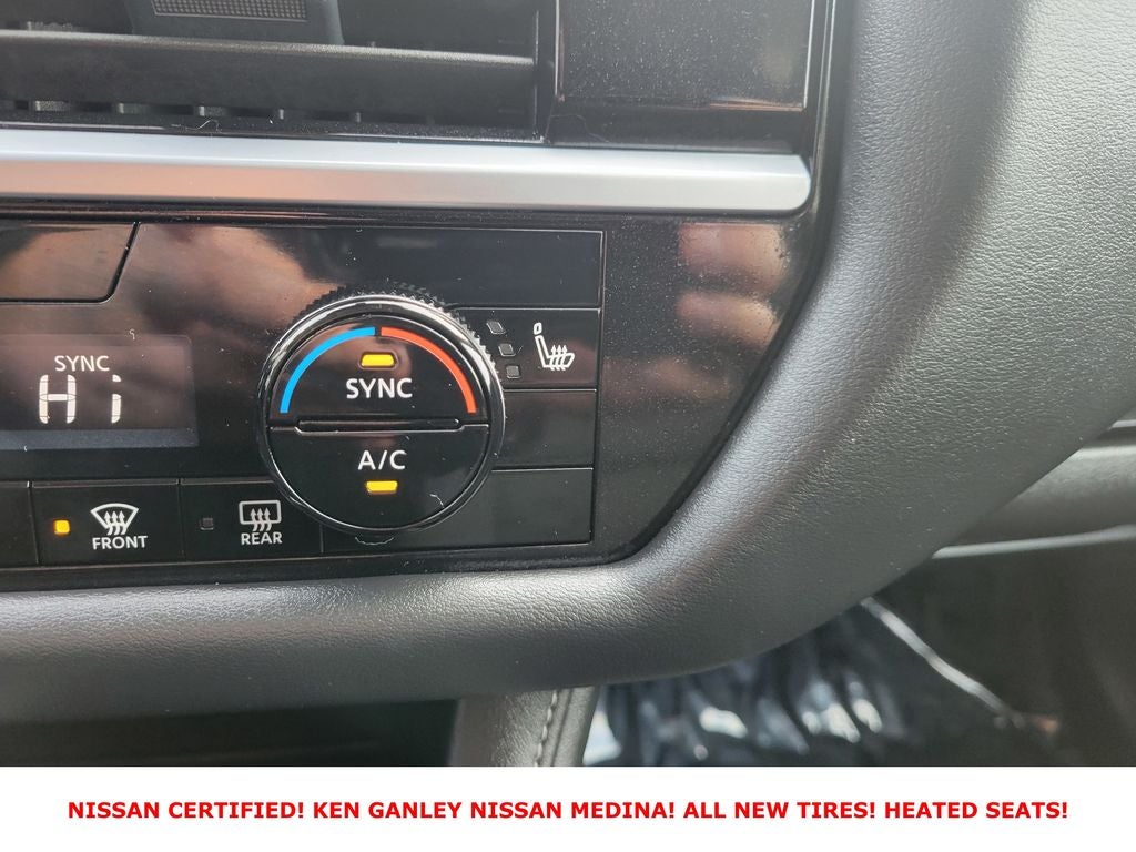 2025 Nissan Pathfinder SV