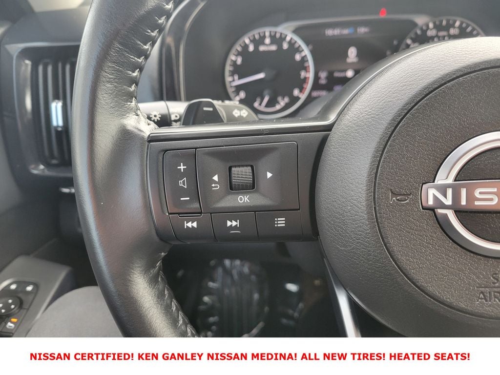 2025 Nissan Pathfinder SV