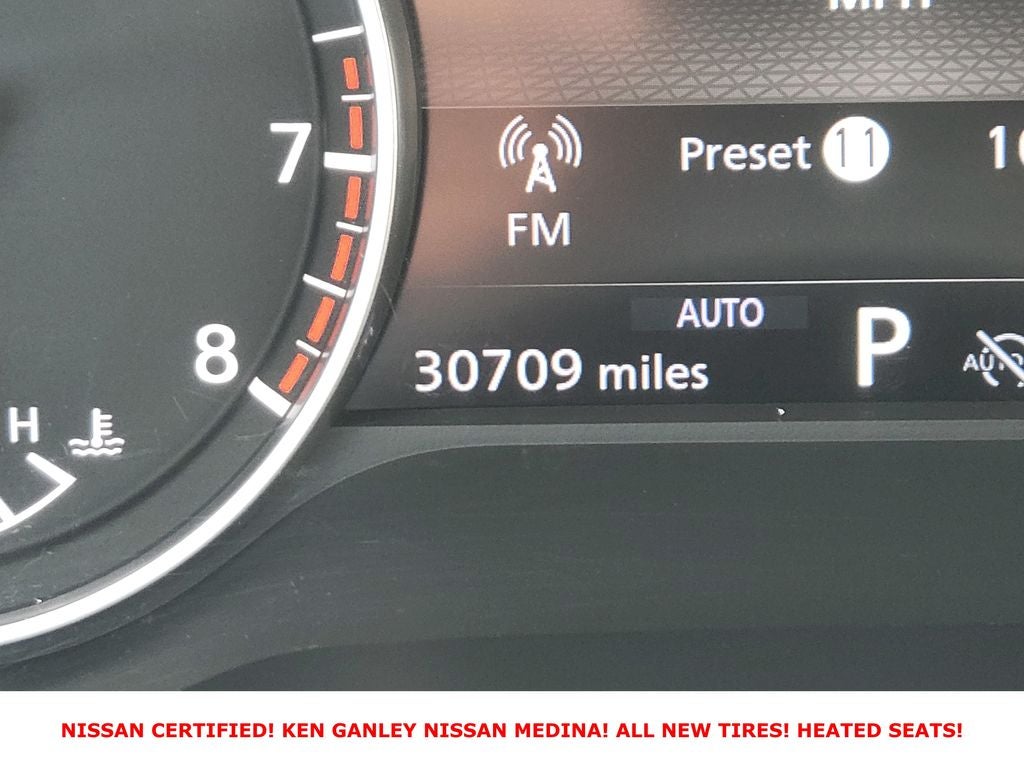 2025 Nissan Pathfinder SV