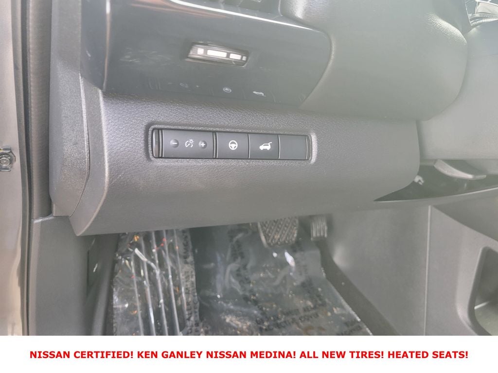 2025 Nissan Pathfinder SV