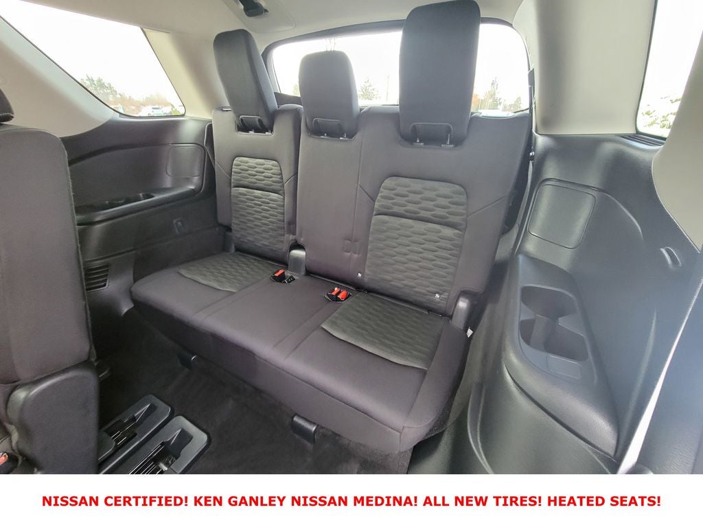 2025 Nissan Pathfinder SV