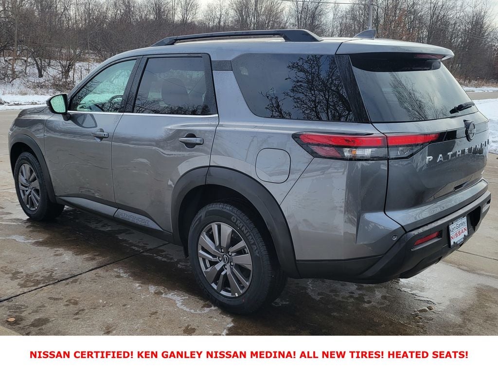 2025 Nissan Pathfinder SV