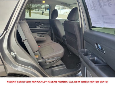 2025 Nissan Pathfinder SV