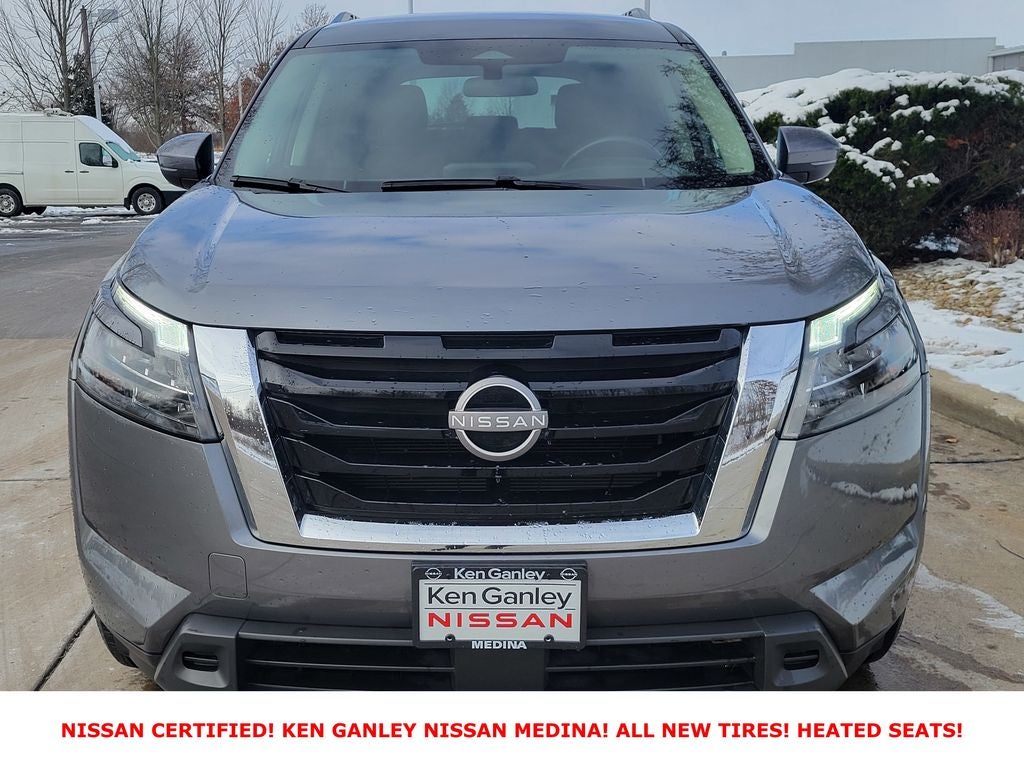 2025 Nissan Pathfinder SV