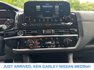 2024 Nissan Pathfinder SL
