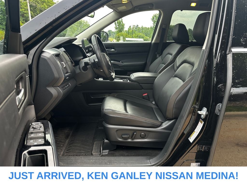2024 Nissan Pathfinder SL