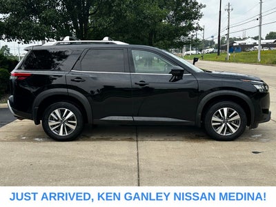 2024 Nissan Pathfinder SL