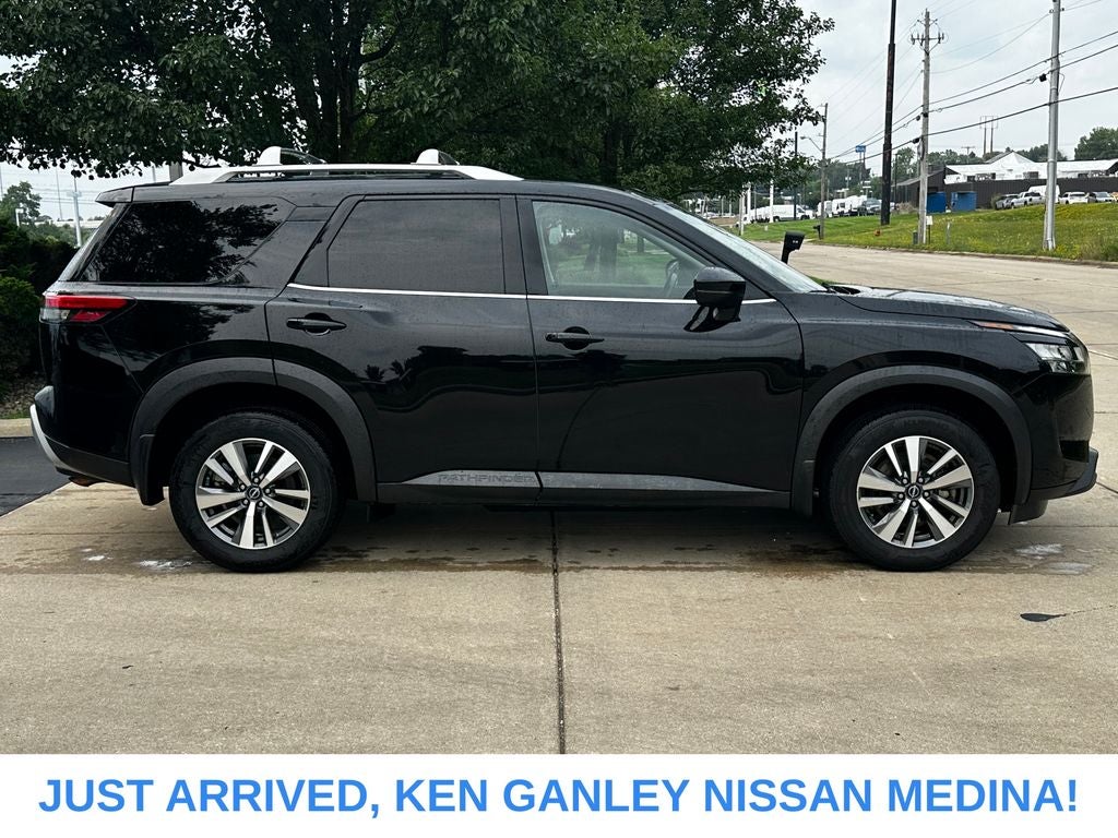 2024 Nissan Pathfinder SL