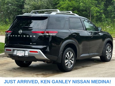 2024 Nissan Pathfinder SL