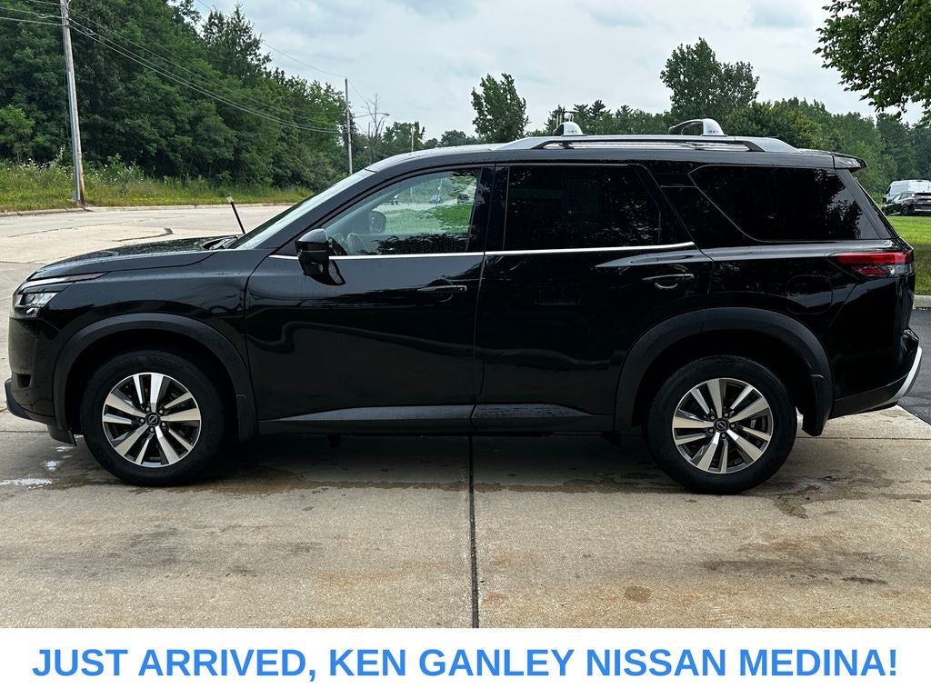 2024 Nissan Pathfinder SL