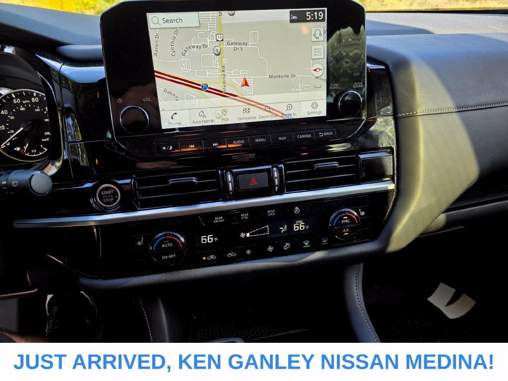 2024 Nissan Pathfinder SL