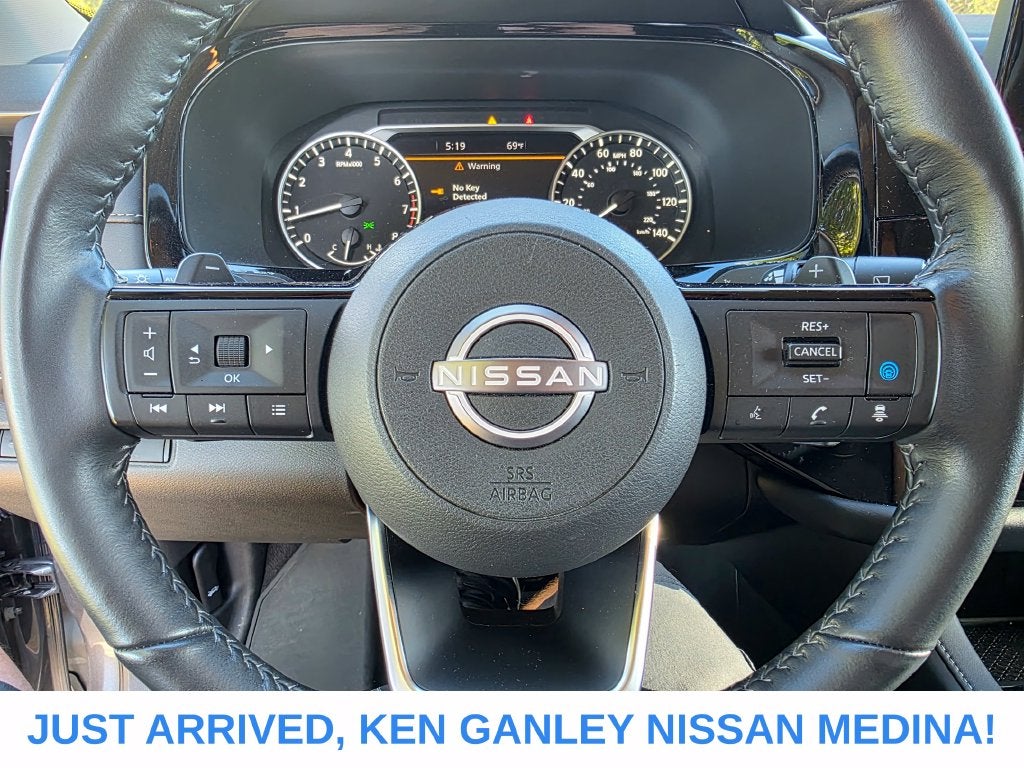 2024 Nissan Pathfinder SL