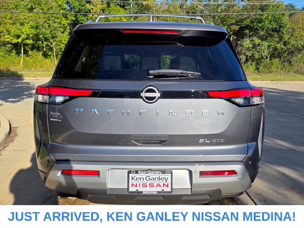 2024 Nissan Pathfinder SL