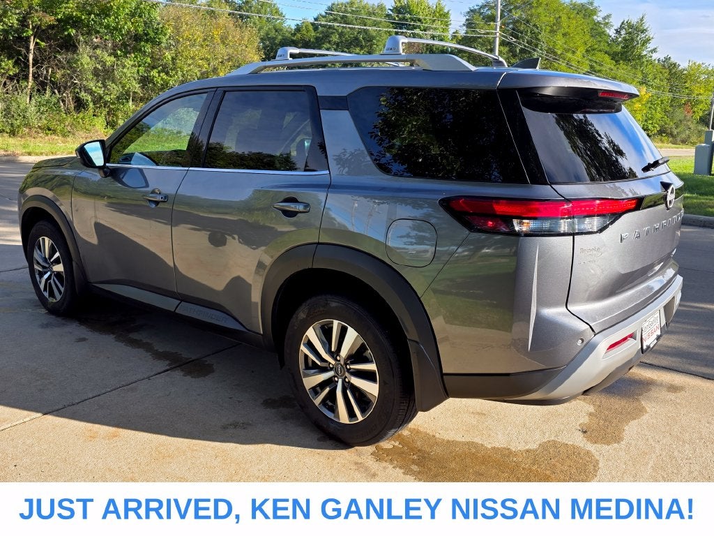 2024 Nissan Pathfinder SL