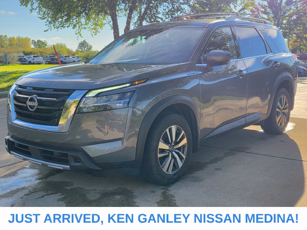 2024 Nissan Pathfinder SL
