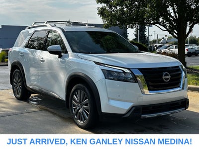 2025 Nissan Pathfinder SL