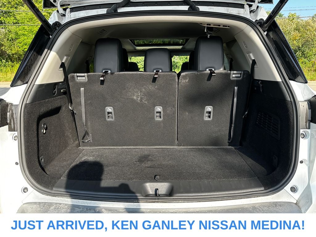 2025 Nissan Pathfinder SL