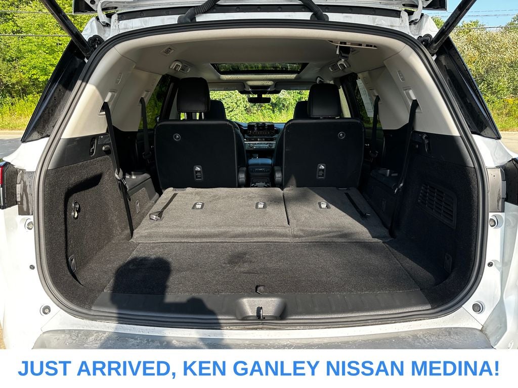 2025 Nissan Pathfinder SL