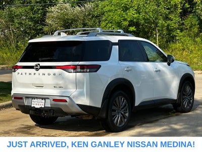 2025 Nissan Pathfinder SL