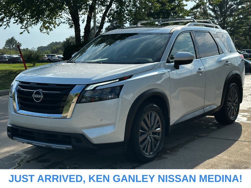 2025 Nissan Pathfinder SL