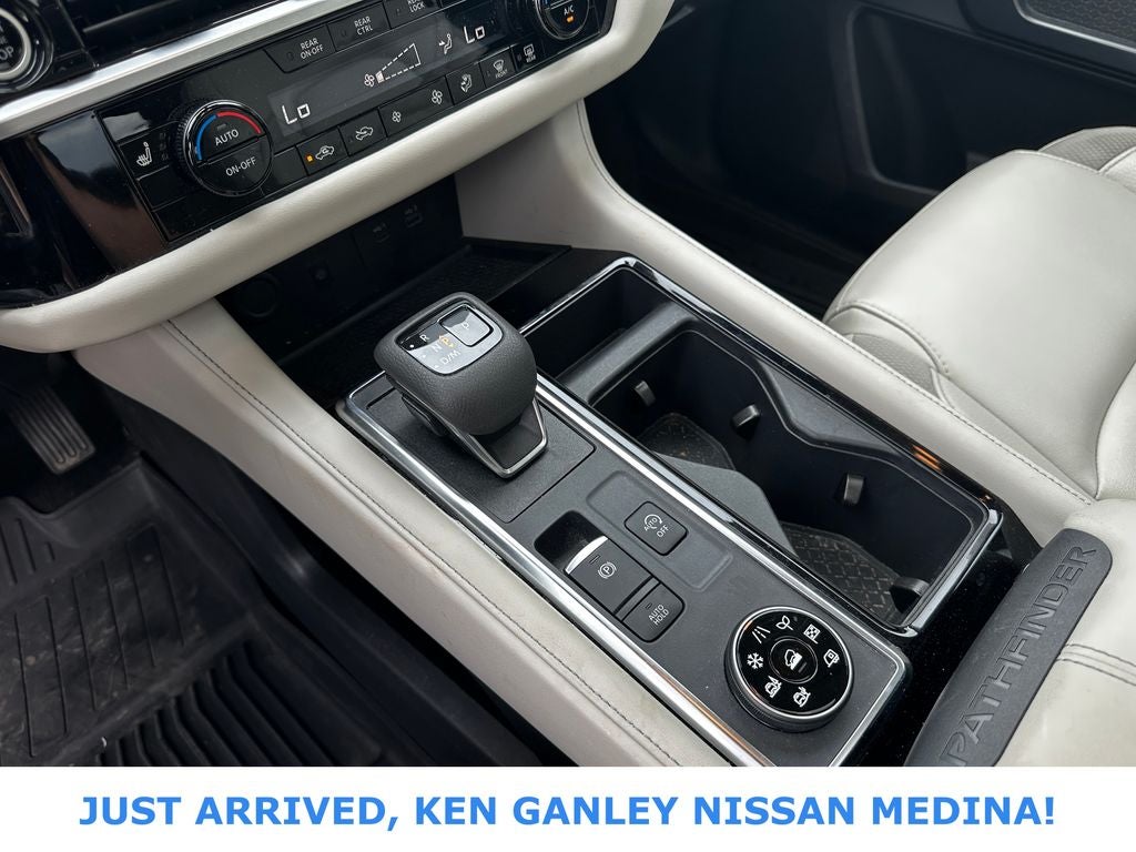 2023 Nissan Pathfinder SL