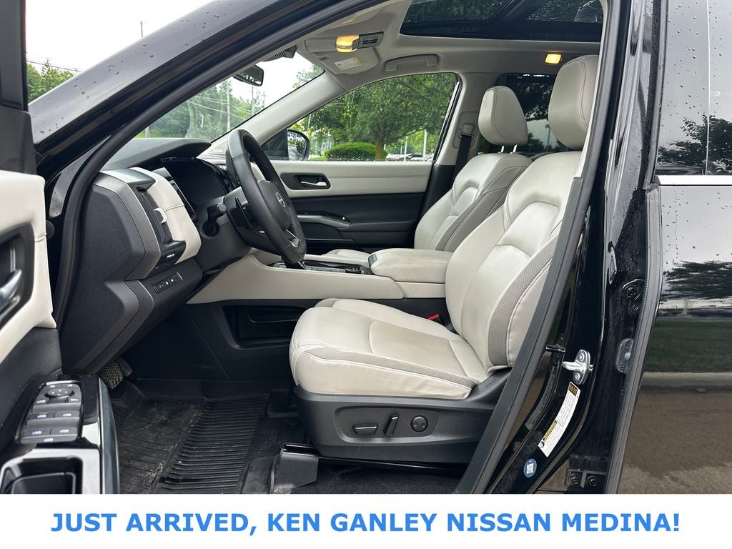2023 Nissan Pathfinder SL