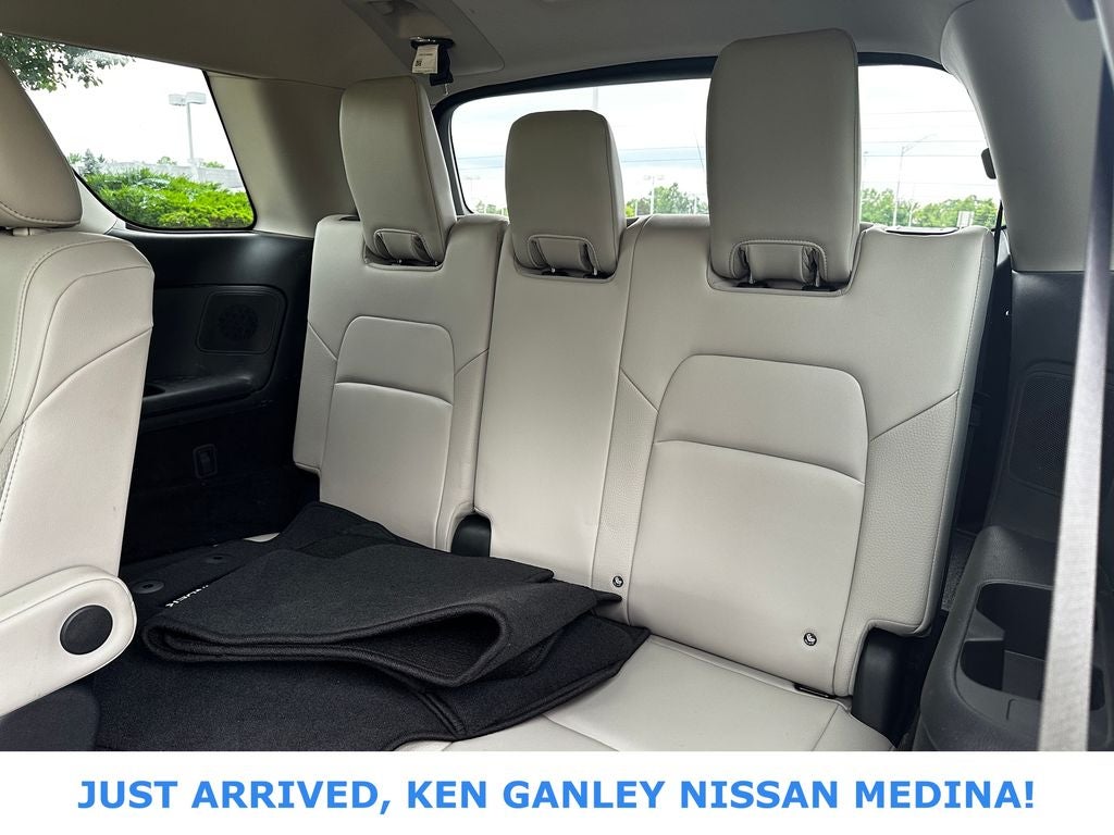 2023 Nissan Pathfinder SL