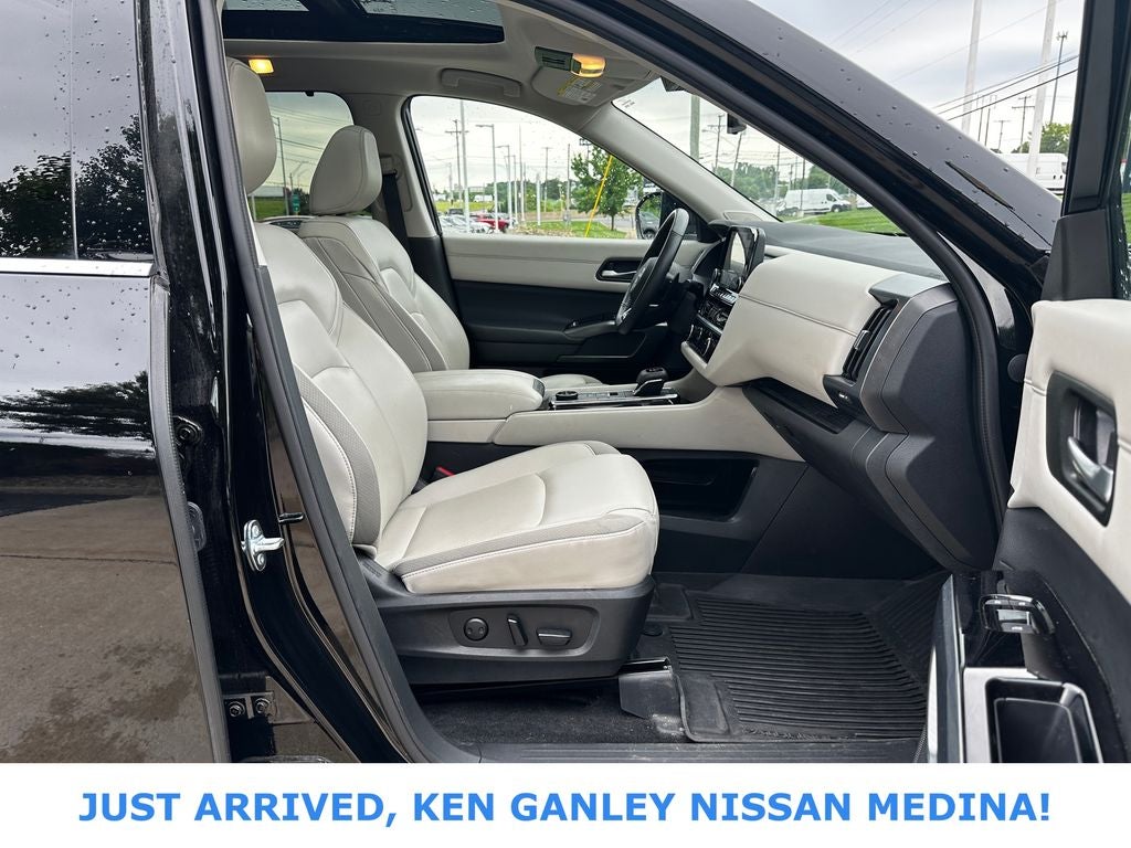 2023 Nissan Pathfinder SL