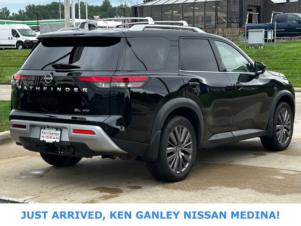 2023 Nissan Pathfinder SL