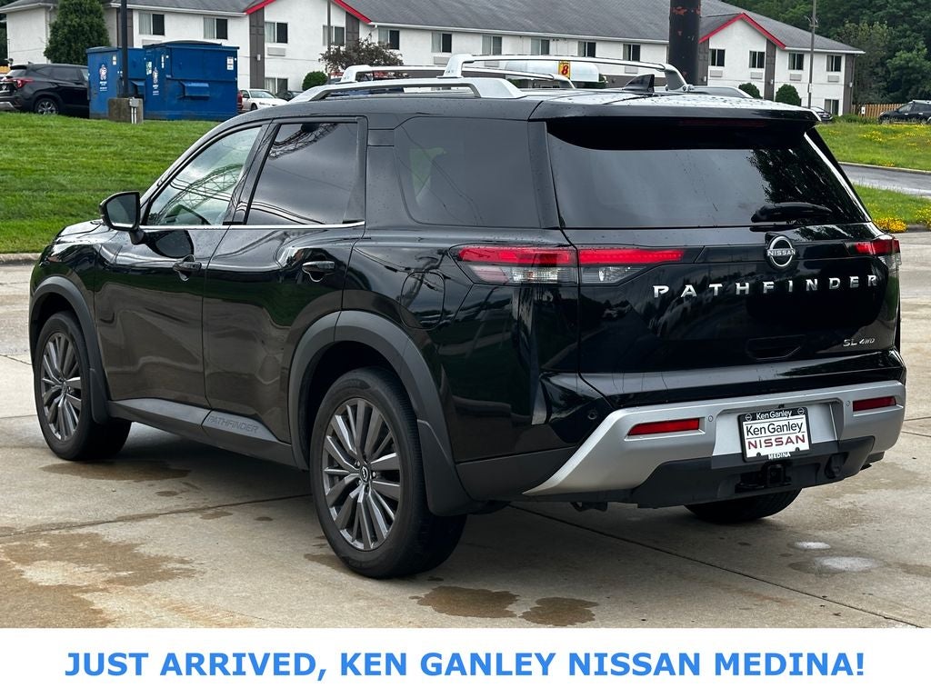 2023 Nissan Pathfinder SL