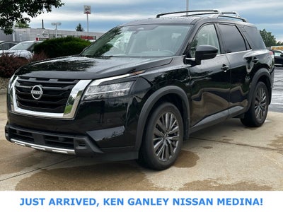 2023 Nissan Pathfinder SL