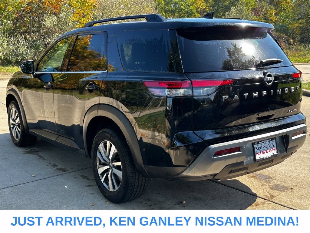 2026 Nissan Pathfinder SL