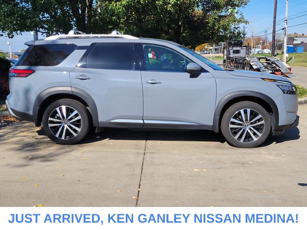 2023 Nissan Pathfinder Platinum