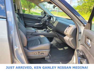 2023 Nissan Pathfinder Platinum