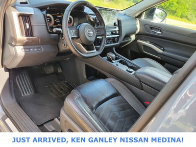 2023 Nissan Pathfinder Platinum