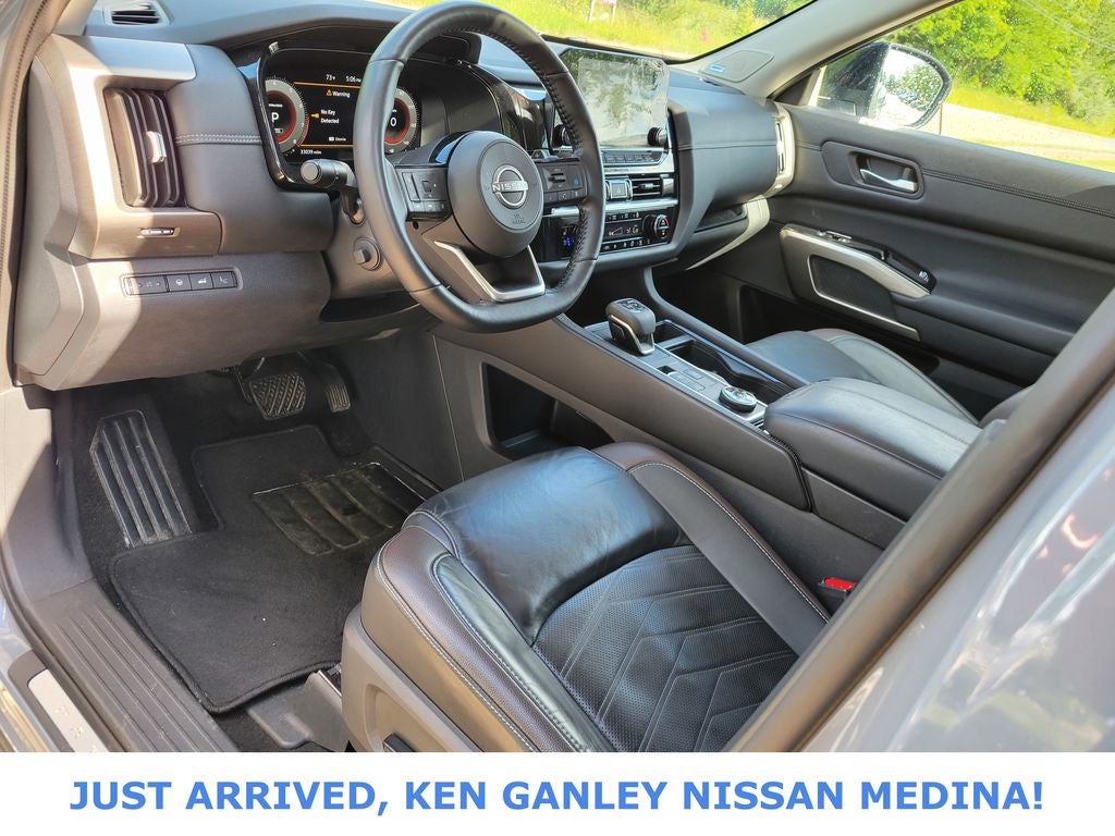 2023 Nissan Pathfinder Platinum