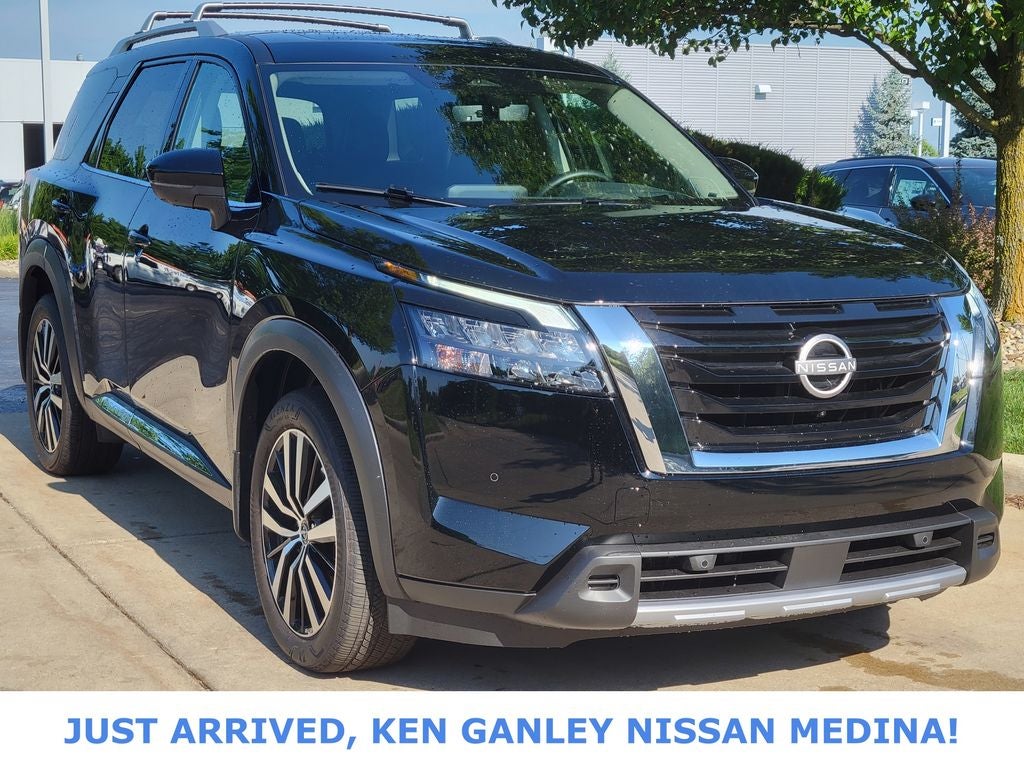 2025 Nissan Pathfinder Platinum 4WD's photo