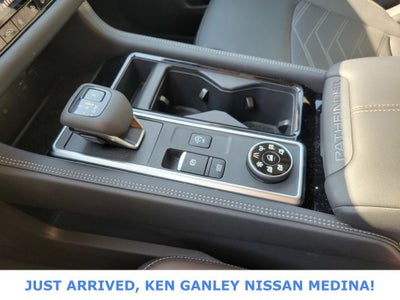 2025 Nissan Pathfinder Platinum