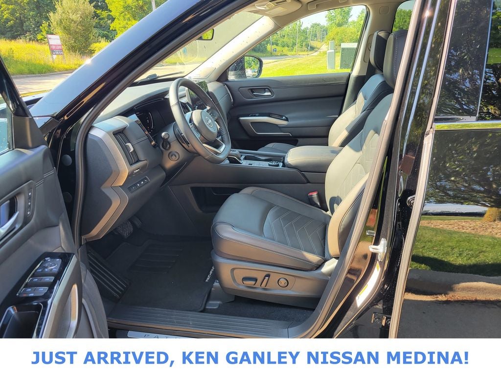 2025 Nissan Pathfinder Platinum
