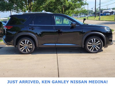 2025 Nissan Pathfinder Platinum