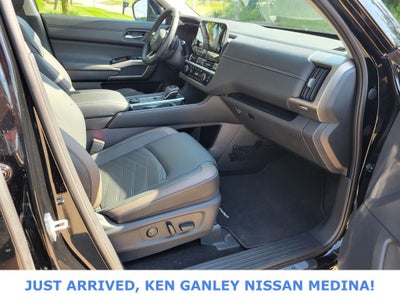 2025 Nissan Pathfinder Platinum