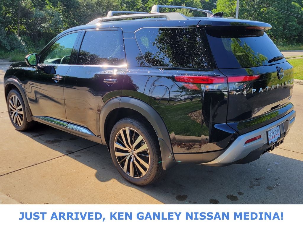 2025 Nissan Pathfinder Platinum