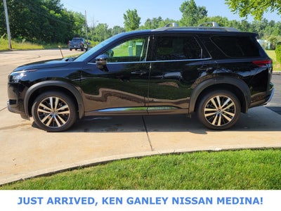 2025 Nissan Pathfinder Platinum