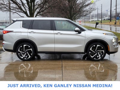 2024 Mitsubishi Outlander SE